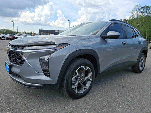 Certified 2024 Chevrolet Trax LT w/ Driver Confidence Package image 2
