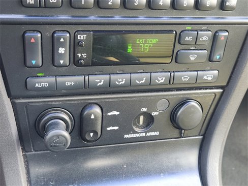 Used 2002 Ford Thunderbird image 23