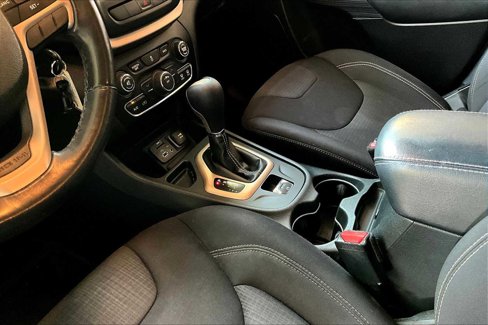 Used 2015 Jeep Cherokee Latitude image 16