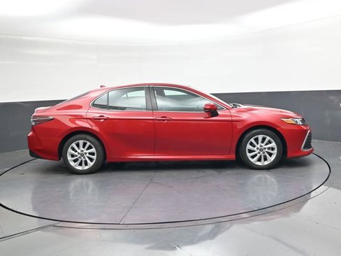Used 2024 Toyota Camry LE image 3