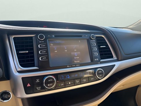 Used 2019 Toyota Highlander XLE image 34