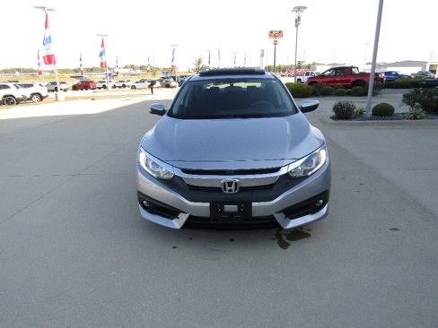 Used 2017 Honda Civic EX-T image 2