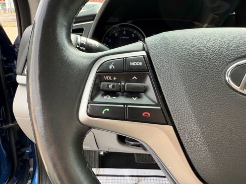 Used 2017 Hyundai Elantra Limited image 10