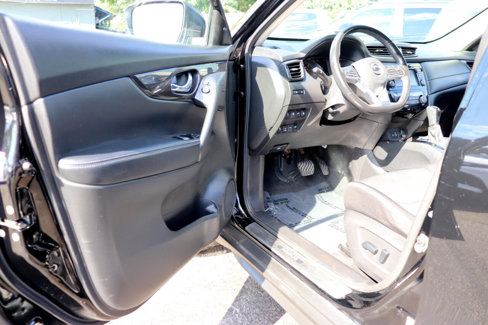Used 2019 Nissan Rogue SV w/ Sun & Sound Touring Package image 10