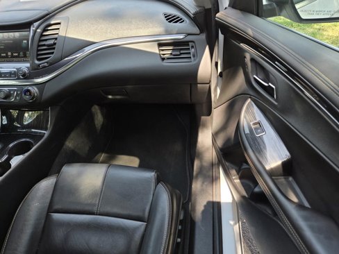 Used 2016 Chevrolet Impala LT image 9