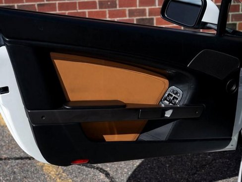 Used 2015 Aston Martin V8 Vantage Roadster image 19