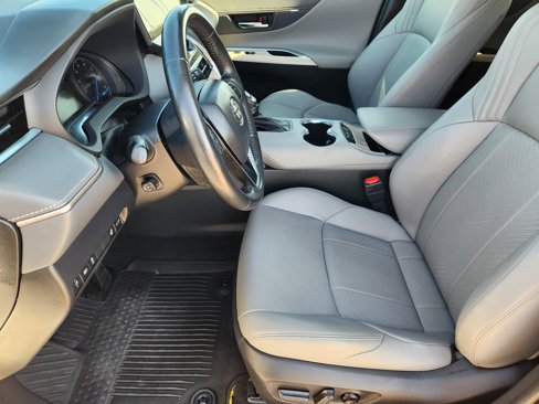 Used 2021 Toyota Venza XLE image 15
