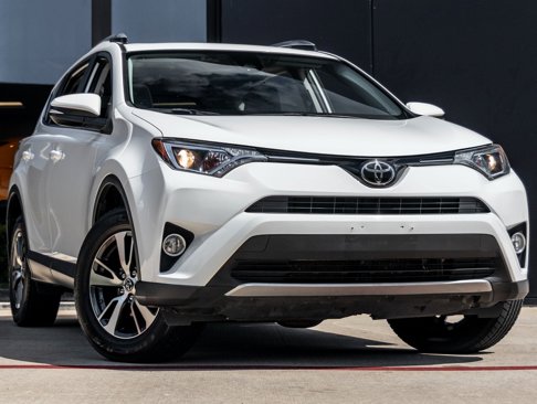 Used 2018 Toyota RAV4 XLE image 2