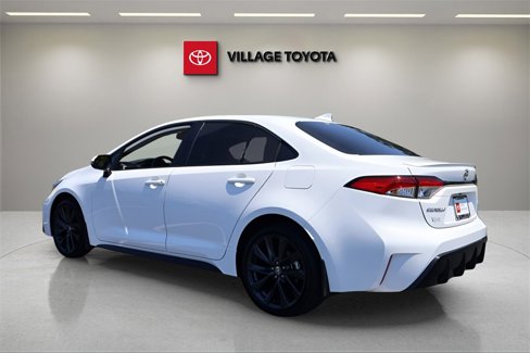 Certified 2025 Toyota Corolla SE image 3