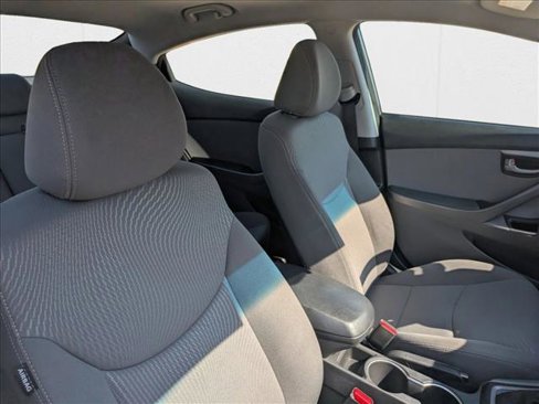 Used 2015 Hyundai Elantra SE image 19