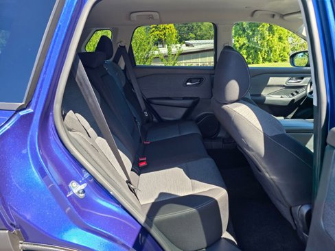 Used 2023 Nissan Rogue SV image 39