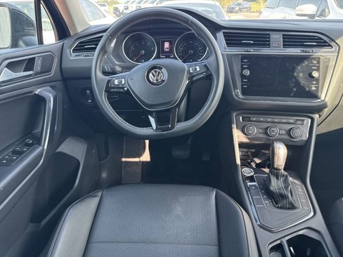 Used 2021 Volkswagen Tiguan SE w/ Panoramic Sunroof Package image 13
