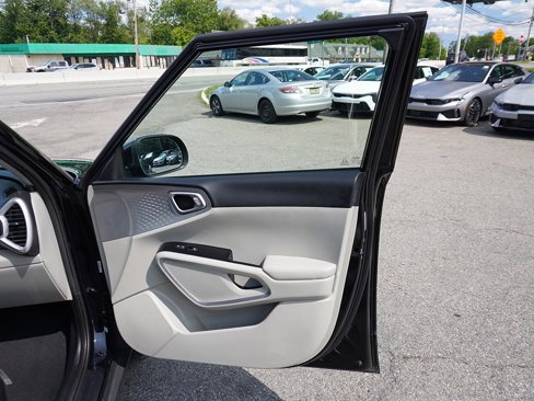 Used 2022 Kia Soul LX image 20