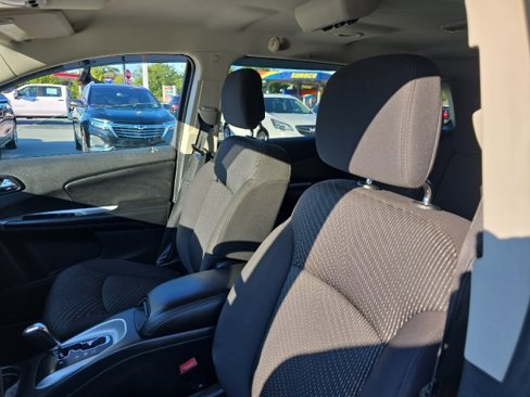 Used 2014 Dodge Journey SXT w/ Flexible Seating Group image 17