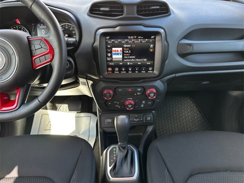 Used 2023 Jeep Renegade Latitude w/ Premium Group image 16