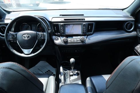 Used 2018 Toyota RAV4 SE image 6