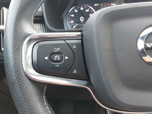 Used 2021 Volvo XC40 T4 R-Design w/ Climate Package image 19