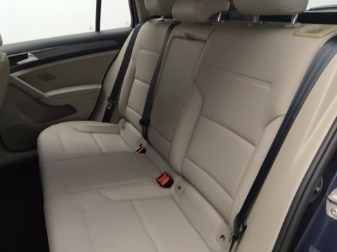 Used 2018 Volkswagen Golf SE image 18