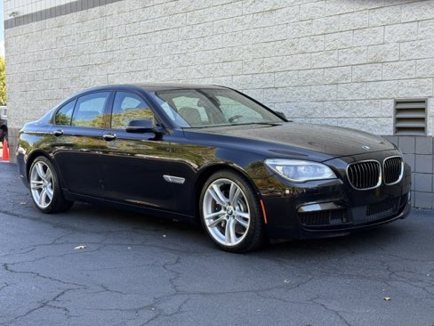 Used 2013 BMW 750i xDrive image 18