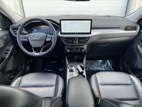 Used 2024 Ford Escape Platinum image 6