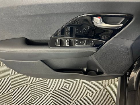 Used 2022 Kia Niro EX image 27