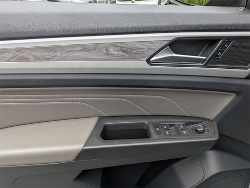 Used 2022 Volkswagen Atlas Cross Sport SE image 10