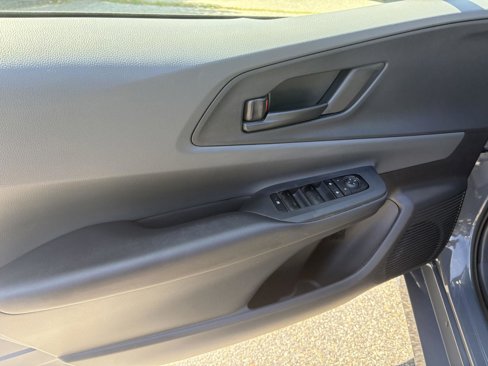 Used 2025 Toyota Prius LE image 9