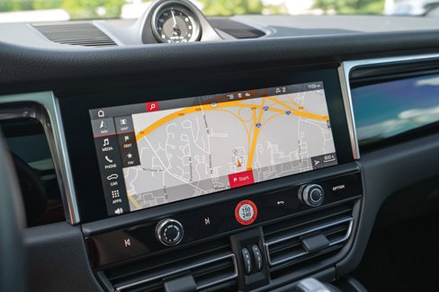 Certified 2023 Porsche Macan image 32