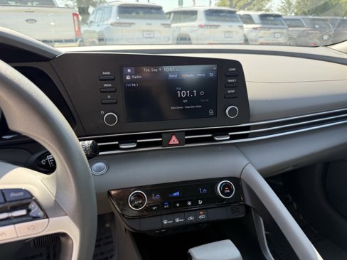 Used 2023 Hyundai Elantra SEL image 19
