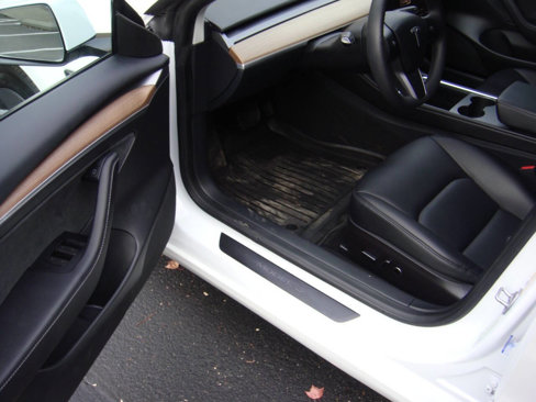 Used 2023 Tesla Model 3 Standard Range image 11