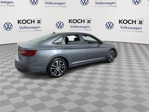 Used 2024 Volkswagen Jetta Sport image 8