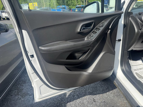 Used 2016 Chevrolet Trax LS image 11