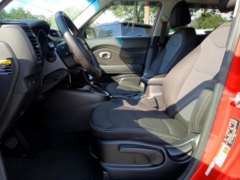 Used 2017 Kia Soul + image 19