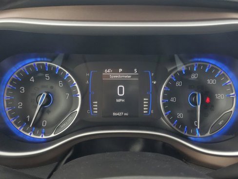 Used 2019 Chrysler Pacifica Touring-L image 16