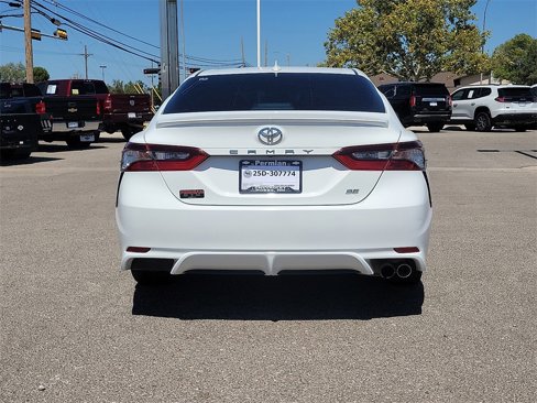 Used 2021 Toyota Camry SE image 9