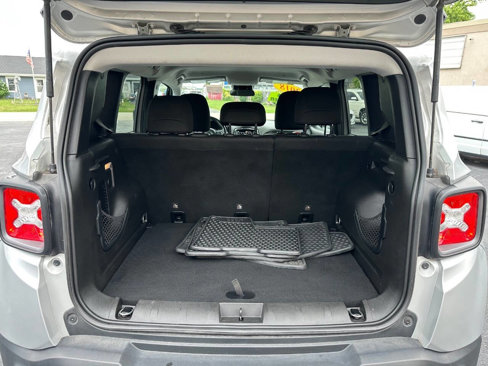 Used 2018 Jeep Renegade Trailhawk w/ UConnect 8.4 Nav Group image 9