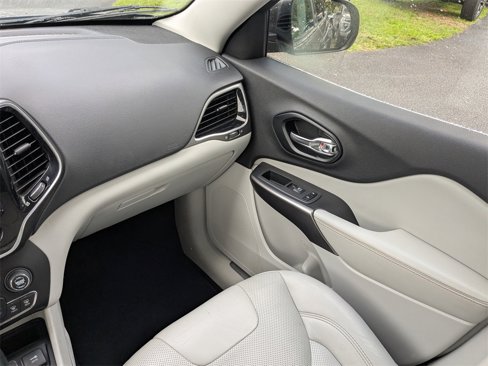 Used 2020 Jeep Cherokee Limited image 18