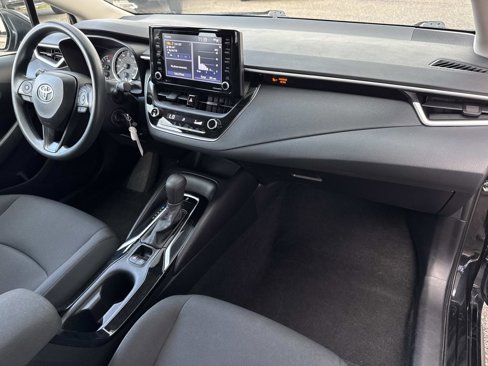 Used 2022 Toyota Corolla LE image 12