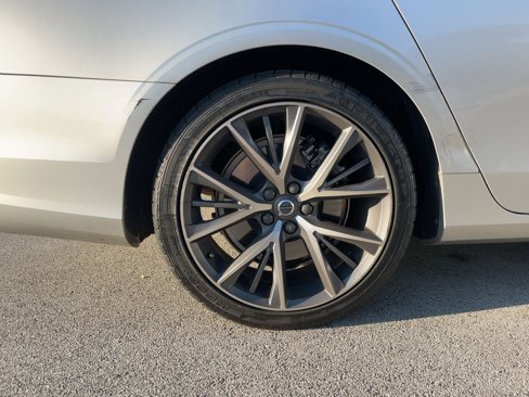 Used 2018 Volvo S90 T6 Momentum w/ Convenience Package image 9