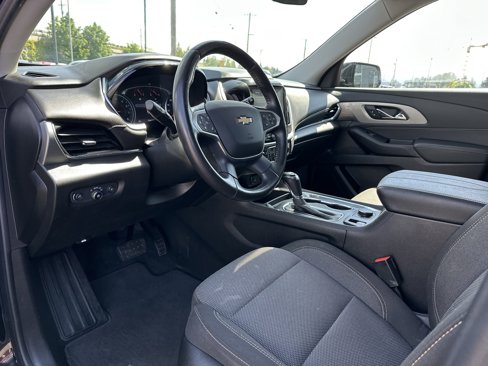Used 2020 Chevrolet Traverse LT w/ LPO, Blackout Package image 9