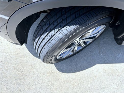 Used 2024 Mercedes-Benz GLC 300 4MATIC image 23