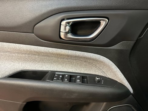 Certified 2022 Jeep Compass Latitude w/ Convenience Group image 10