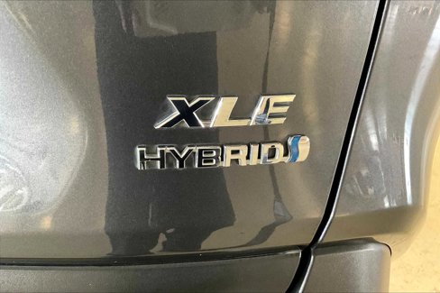 Used 2021 Toyota RAV4 XLE image 9