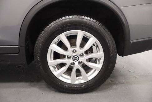 Used 2018 Nissan Rogue SV w/ Premium Package image 23