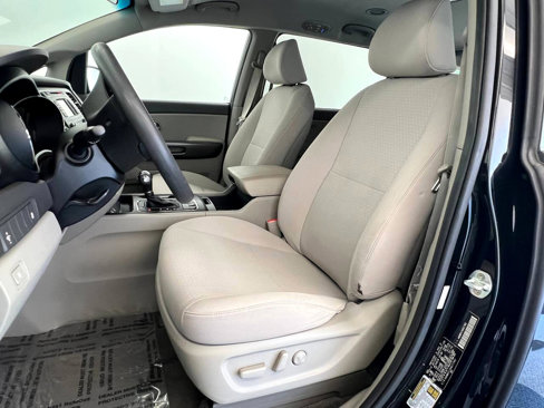 Used 2017 Kia Sedona LX image 8