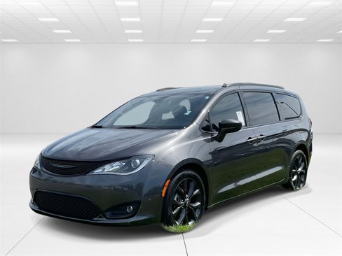Used 2018 Chrysler Pacifica Touring Plus w/ S Appearance Package image 3