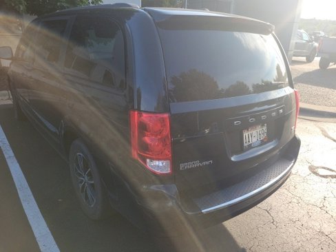 Used 2017 Dodge Grand Caravan GT image 4