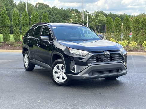 Used 2021 Toyota RAV4 LE image 2