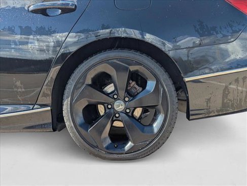 Used 2018 Honda Accord Touring image 19