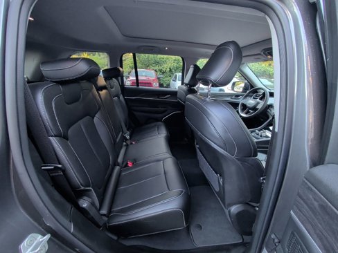 Used 2022 Jeep Grand Cherokee Limited 4xe image 16